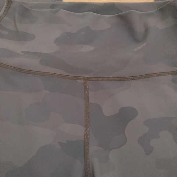 ALO YOGA Camo Vapor High Waist‎ Leggings - Picture 4 of 9